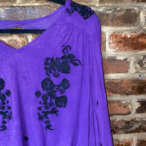 Denim 24/7 Purple Black Floral Embroidered Keyhole Open Back Sweater Women's 20W - Picture 2 of 5